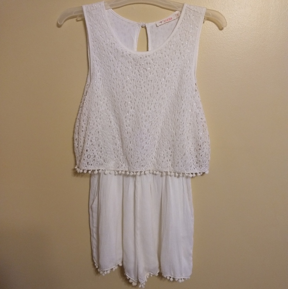 Izzy & Lola lace pom pom gauze romper sz small *S